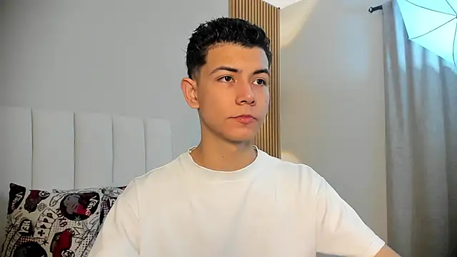 Snapshot of FireGuy_99 chatting on 12-04-25, 12:47 FireGuy 99 online show from 12-04-25, 12:47