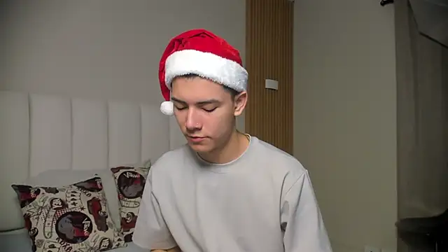 Snapshot of FireGuy_99 chatting on 12-18-25, 12:44 FireGuy 99 online show from 12-18-25, 12:44