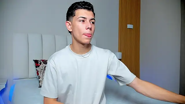 Snapshot of FireGuy_99 chatting on 01-07-26, 01:02 FireGuy 99 online show from 01-07-26, 01:02