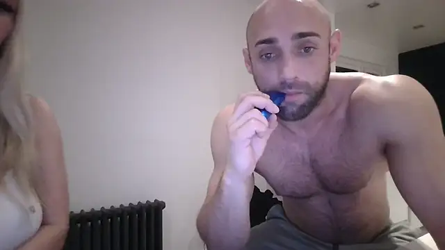 Snapshot of laceystarrxxx chatting on 12-21-25, 06:42 laceystarrxxx online show from 12-21-25, 06:42