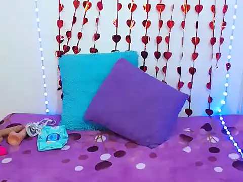 Snapshot of Isaa_Foxx_ chatting on 10-17-25, 01:57 Isaa Foxx online show from 10-17-25, 01:57