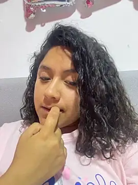 Snapshot of Techi0525 chatting on 10-29-25, 04:04 Techi0525 online show from 10-29-25, 04:04