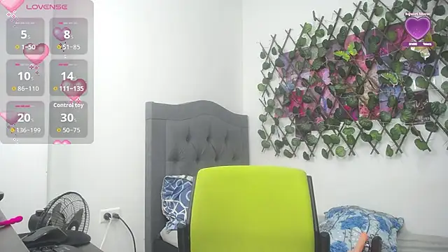 Snapshot of issa_bella18 chatting on 10-18-25, 03:09 issa bella18 online show from 10-18-25, 03:09