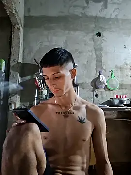 Snapshot of Luciferinthestreet chatting on 11-11-25, 10:21 Luciferinthestreet online show from 11-11-25, 10:21