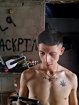 Snapshot of Luciferinthestreet chatting on 11-12-25, 08:30 Luciferinthestreet online show from 11-12-25, 08:30