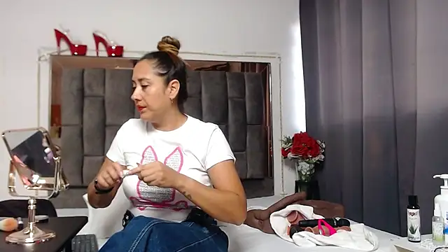 Snapshot of Salmma_Milf chatting on 07-10-26, 11:57 Salmma Milf online show from 07-10-26, 11:57
