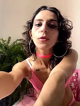 Snapshot of yvessblue chatting on 11-25-25, 12:05 yvessblue online show from 11-25-25, 12:05