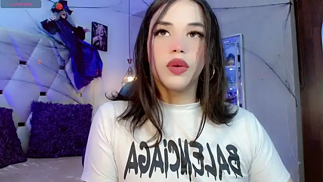 Daniela Embeer  online show from 10-29-25, 11:23