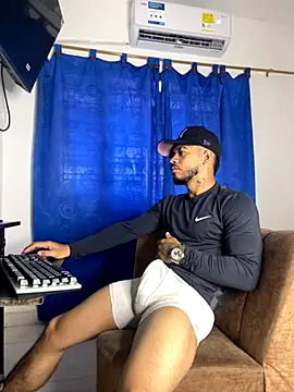 Snapshot of Kylian_Alessandro chatting on 11-16-25, 12:44 Kylian Alessandro online show from 11-16-25, 12:44