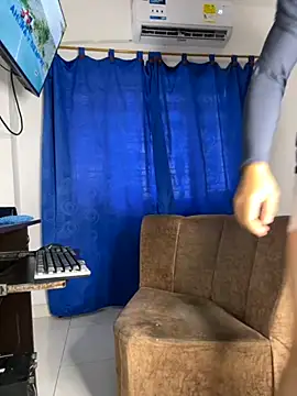 Snapshot of Kylian_Alessandro chatting on 11-20-25, 01:44 Kylian Alessandro online show from 11-20-25, 01:44