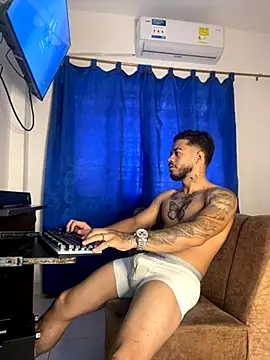 Snapshot of Kylian_Alessandro chatting on 11-30-25, 04:33 Kylian Alessandro online show from 11-30-25, 04:33