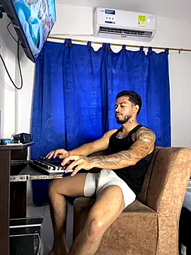 Kylian Alessandro online show from 12-20-25, 06:26