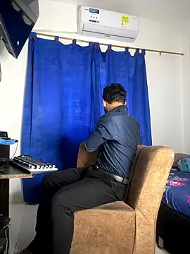 Kylian Alessandro online show from 01-11-26, 01:27