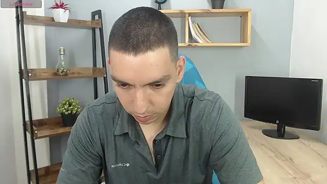 Snapshot of Axel_Stones_ chatting on 10-20-25, 01:44 Axel Stones online show from 10-20-25, 01:44