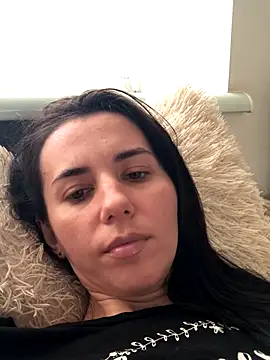 oliviya mur online show from 10-31-25, 02:18