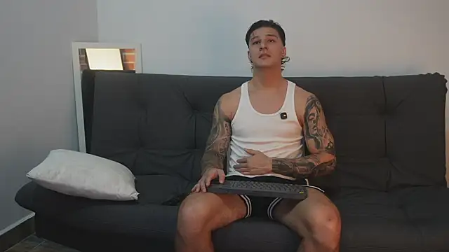 Snapshot of Dominick_walker chatting on 11-01-25, 08:11 Dominick walker online show from 11-01-25, 08:11