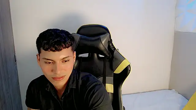 Snapshot of Maynow_666 chatting on 10-15-25, 08:53 Maynow 666 online show from 10-15-25, 08:53