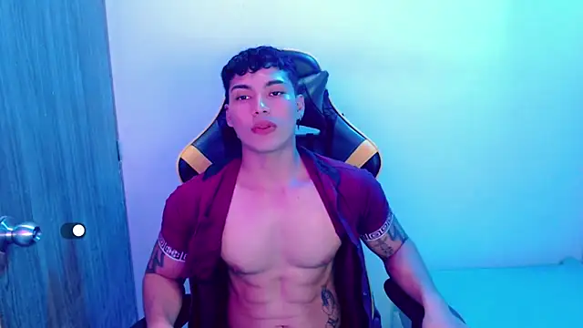 Snapshot of Maynow_666 chatting on 10-17-25, 08:00 Maynow 666 online show from 10-17-25, 08:00