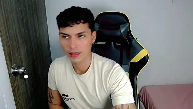 Snapshot of Maynow_666 chatting on 10-27-25, 10:58 Maynow 666 online show from 10-27-25, 10:58