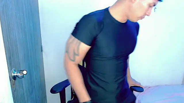 Snapshot of Maynow_666 chatting on 10-28-25, 08:33 Maynow 666 online show from 10-28-25, 08:33