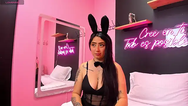 Snapshot of JuliethCruz_ chatting on 10-31-25, 05:03 JuliethCruz online show from 10-31-25, 05:03