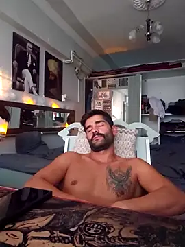 Snapshot of ogiday124 chatting on 10-16-25, 02:40 ogiday124 online show from 10-16-25, 02:40