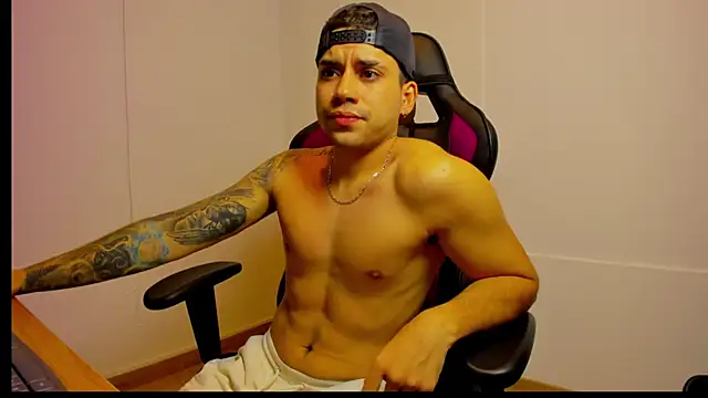 Snapshot of Mike_montoya01 chatting on 12-04-25, 10:18 Mike montoya01 online show from 12-04-25, 10:18