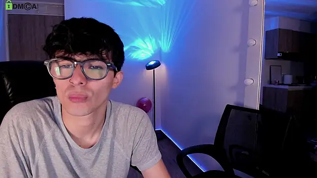 Mikeyvioleta  online show from 03-04-26, 10:32