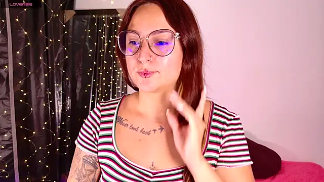 Snapshot of Rhosynn chatting on 11-20-25, 03:18 Rhosynn online show from 11-20-25, 03:18