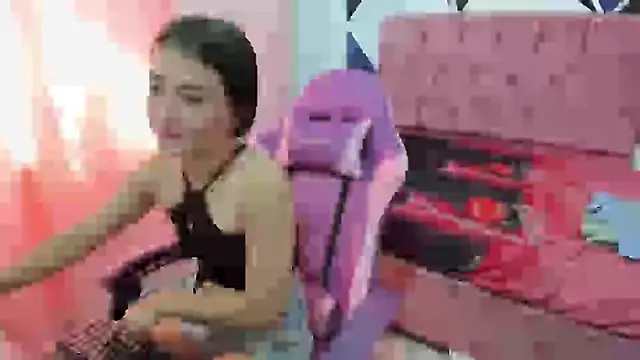 Snapshot of scarleth18 chatting on 10-26-25, 07:53 scarleth18 online show from 10-26-25, 07:53