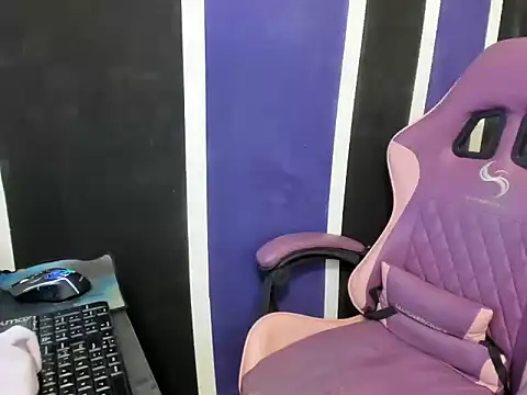 Snapshot of scarleth18 chatting on 02-25-26, 09:13 scarleth18 online show from 02-25-26, 09:13