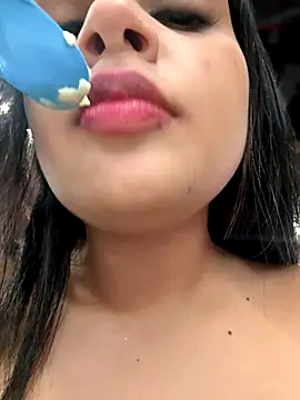 Snapshot of Lucianacuoper chatting on 11-21-25, 07:34 Lucianacuoper online show from 11-21-25, 07:34