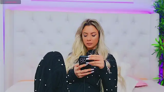 AriannaSins online show from 01-24-25, 07:49