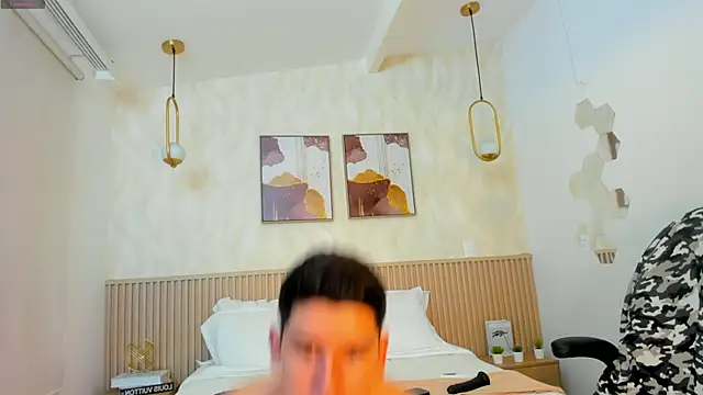 Snapshot of Valentino_ceratii chatting on 10-21-25, 06:36 Valentino ceratii online show from 10-21-25, 06:36