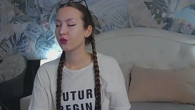 Snapshot of ReginaNyx chatting on 11-22-25, 04:22 ReginaNyx online show from 11-22-25, 04:22