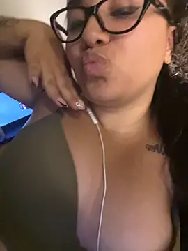 Snapshot of antoniamiller69 chatting on 11-14-25, 01:59 antoniamiller69 online show from 11-14-25, 01:59