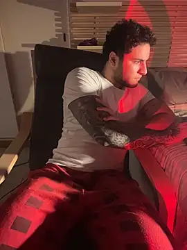 Snapshot of KevinWolf777 chatting on 10-20-25, 02:34 KevinWolf777 online show from 10-20-25, 02:34