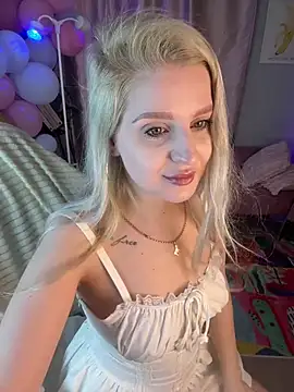 Snapshot of cold_blondie chatting on 06-19-26, 05:23 cold blondie online show from 06-19-26, 05:23