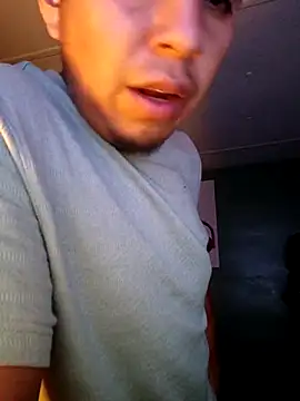 Snapshot of Penelargo1233r chatting on 10-19-25, 10:21 Penelargo1233r online show from 10-19-25, 10:21