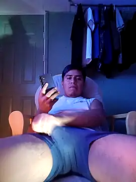 Snapshot of Penelargo1233r chatting on 10-27-25, 09:08 Penelargo1233r online show from 10-27-25, 09:08