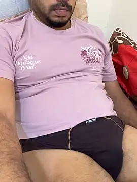 Handsome8677 online show from 04-04-26, 07:06