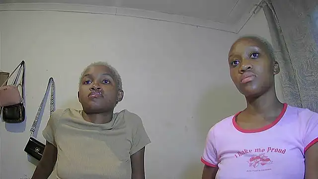 Snapshot of DoubleSpreadXX chatting on 02-19-26, 04:30 DoubleSpreadXX online show from 02-19-26, 04:30