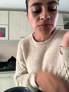 Snapshot of valentina_herrrera chatting on 10-27-25, 08:46 valentina herrrera online show from 10-27-25, 08:46