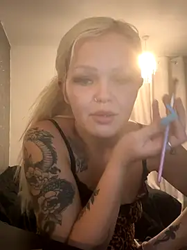 Snapshot of CherryXOX- chatting on 11-17-25, 07:08 CherryXOX- online show from 11-17-25, 07:08