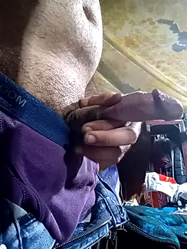 Snapshot of Cogelonregio chatting on 10-17-25, 05:43 Cogelonregio online show from 10-17-25, 05:43