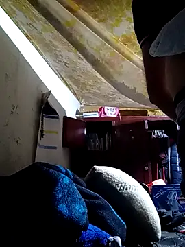 Snapshot of Cogelonregio chatting on 10-25-25, 03:03 Cogelonregio online show from 10-25-25, 03:03