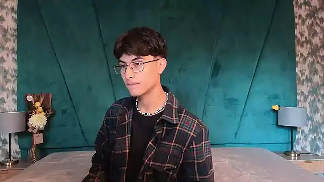 Aaron Eze online show from 02-18-26, 07:32