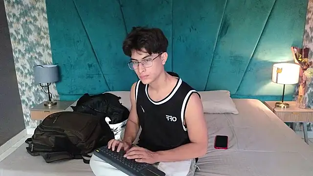 Aaron Eze online show from 02-26-26, 08:30