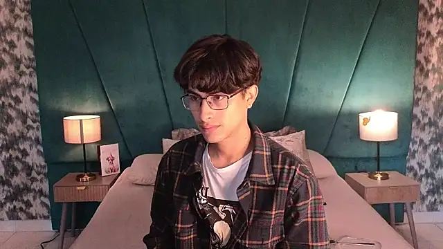 Snapshot of Aaron_Eze chatting on 05-15-26, 12:56 Aaron Eze online show from 05-15-26, 12:56