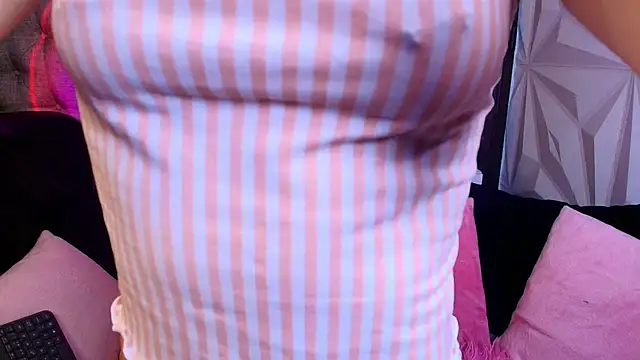 Snapshot of LiliBundy chatting on 11-19-25, 05:07 LiliBundy online show from 11-19-25, 05:07